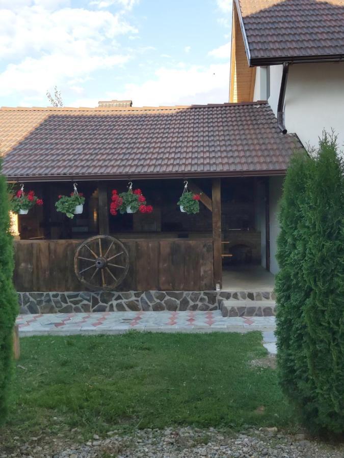 Pensiunea Maya Sîmbăta de Sus Kültér fotó